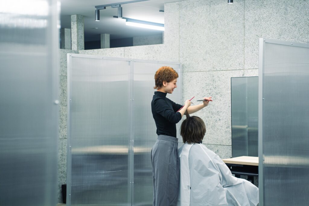 カリスマ美容師が教える！顔周りレイヤーの魔法✨